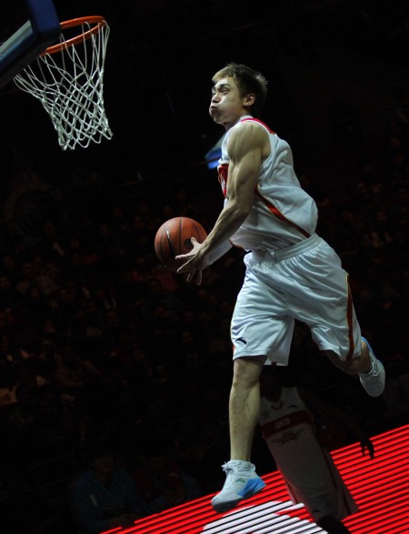 WE不敌JDG后教练直言：这就是顶尖战队和中水平战队的差距